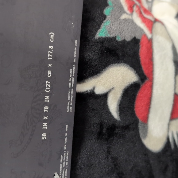 Ed Hardy Black Plush Throw - Picture 7 of 7